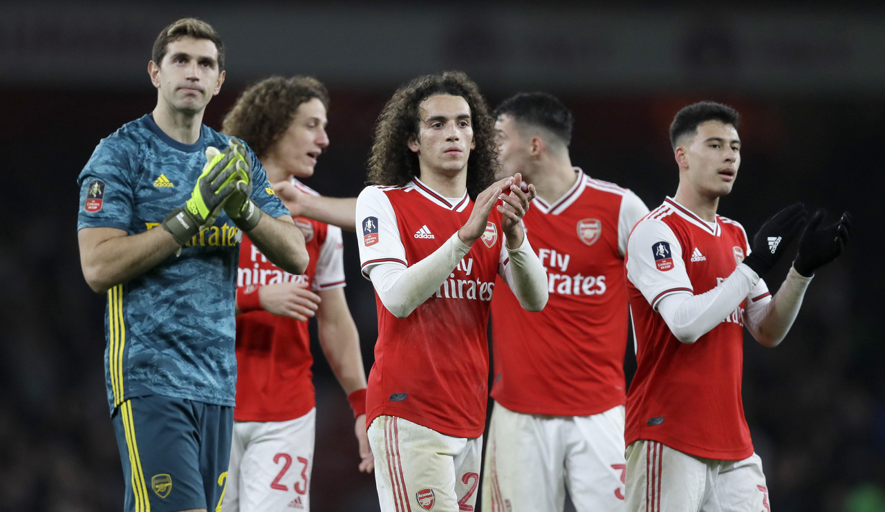 无缘直通世界杯后麦克拉伦辞职，迪尼：他照着稿子念，很虚伪（冲击世界杯直通失败，麦克拉伦请辞；迪尼批其照稿宣读不真诚）