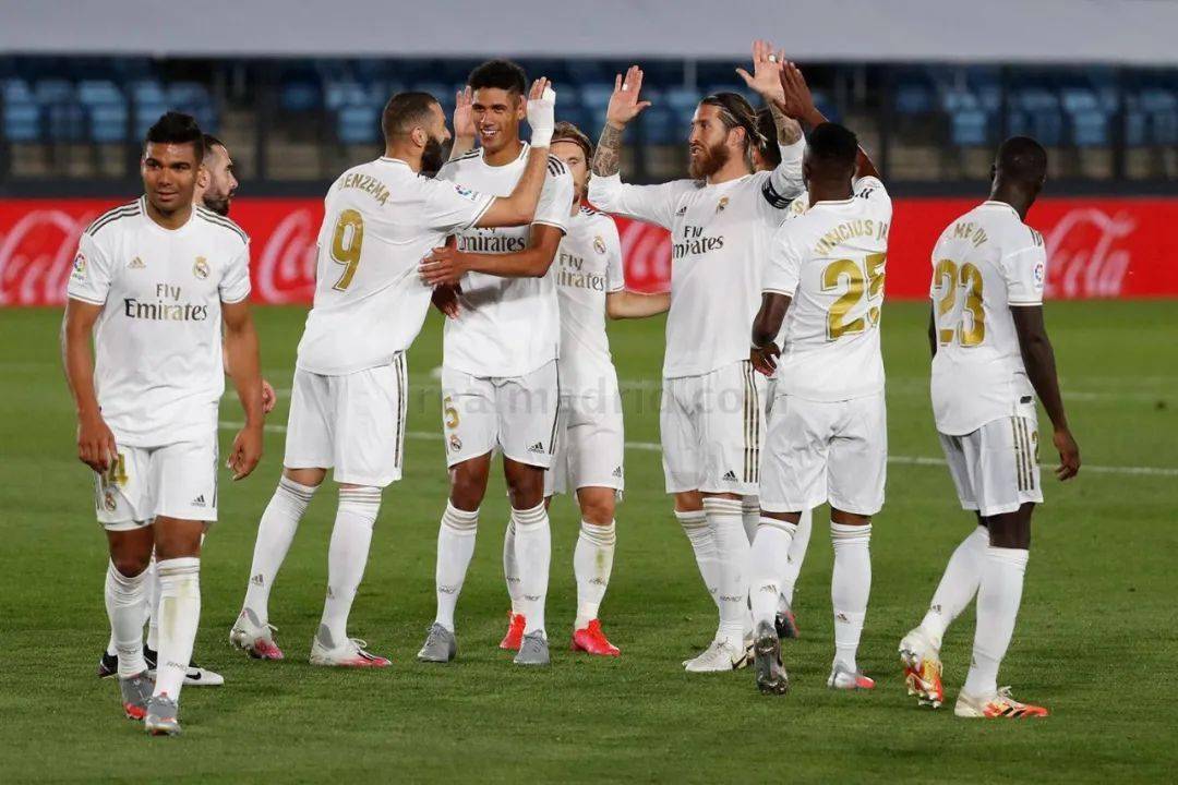 前西班牙主帅：皇萨永远是西甲热门；年轻球员首秀需谨慎谨慎（前西班牙主帅：皇马巴萨永远是西甲争冠热门；年轻球员首秀需格外谨慎）