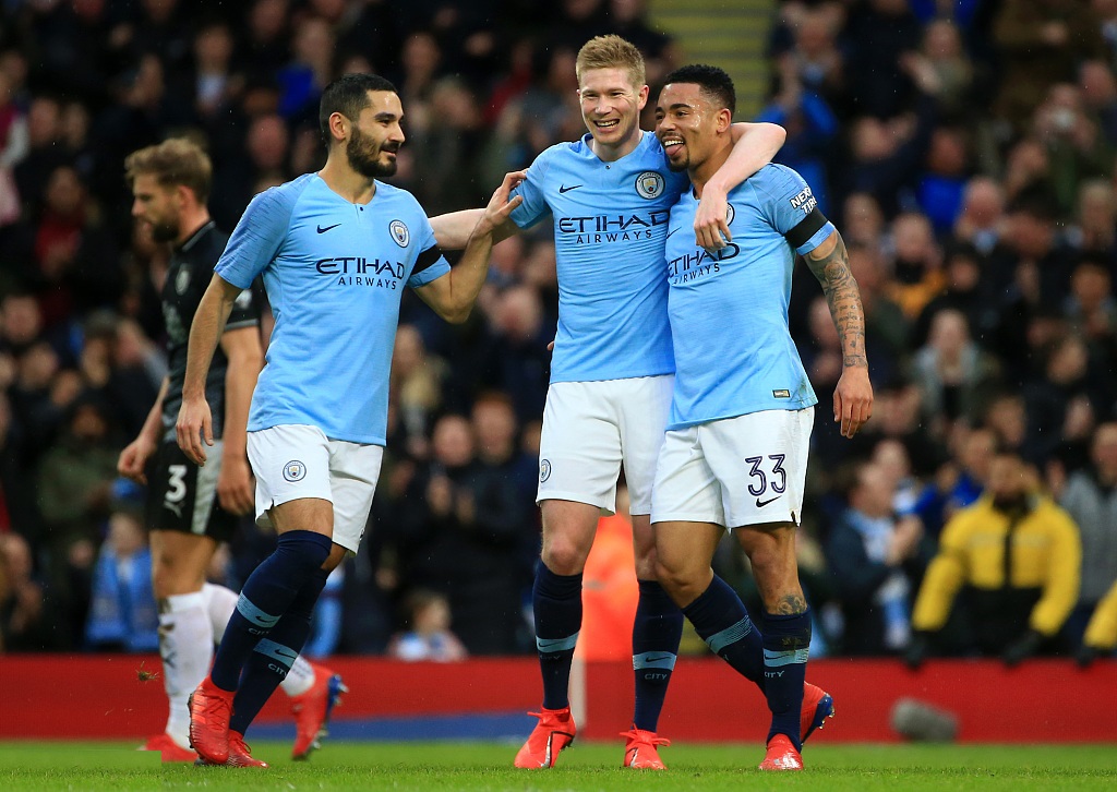 德拉富恩特谈卡瓦哈尔和亚马尔冲突：队内就像一家人一样团结（德拉富恩特：卡瓦哈尔与亚马尔虽有冲突，球队仍如家般团结）