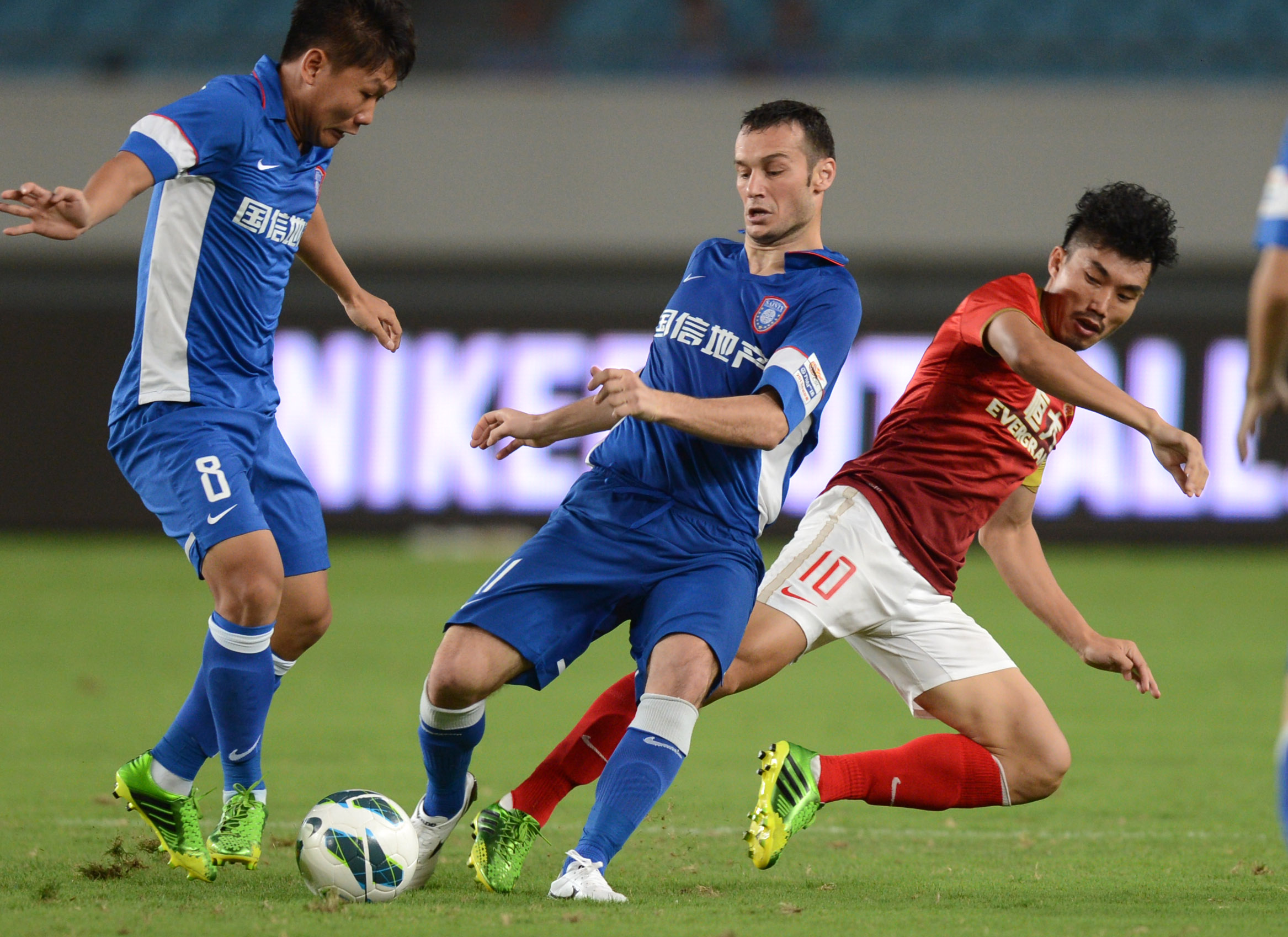 里程碑！巴萨收获队史西甲第1800场胜利（巴萨达成队史西甲1800胜里程碑）