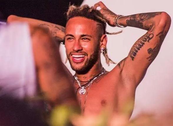 结束全年征程，国安队赛后拉励志标语：明年不服还要再干！