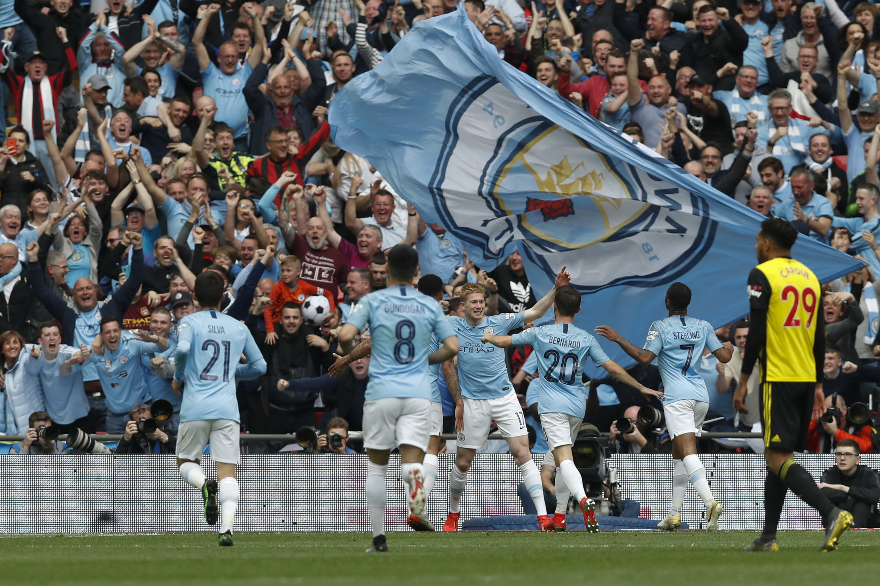 豪门悲喜夜：维拉2-1绝杀阿森纳 曼城3-0落后枪手2分 切尔西3轮不胜