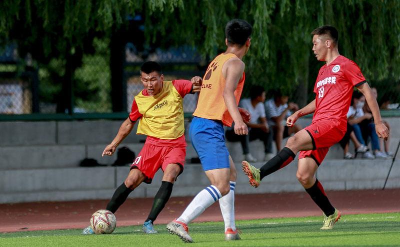 罗体：罗马租齐尔克泽费用超500万欧，他愿意等待交易完成（罗体：罗马租借齐尔克泽成本超500万欧，球员愿静待交易敲定）