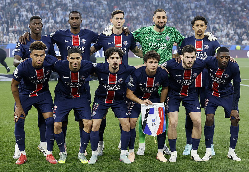 前队友：梅西教会我怎么踢球! 有时我还被他怒吼!（前队友谈梅西：他教会我踢球，也曾冲我怒吼）