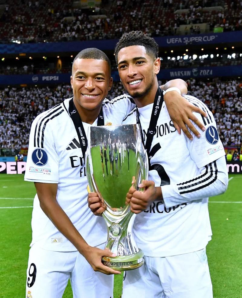 莱万慌了吗？巴萨另一神锋每88分钟进1球，主力中锋之争提前结束？