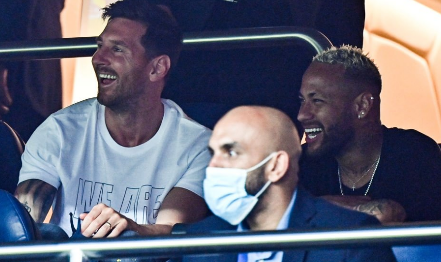 足球巴萨传奇出山担任俱乐部高层（巴萨名宿回归出任俱乐部高层）