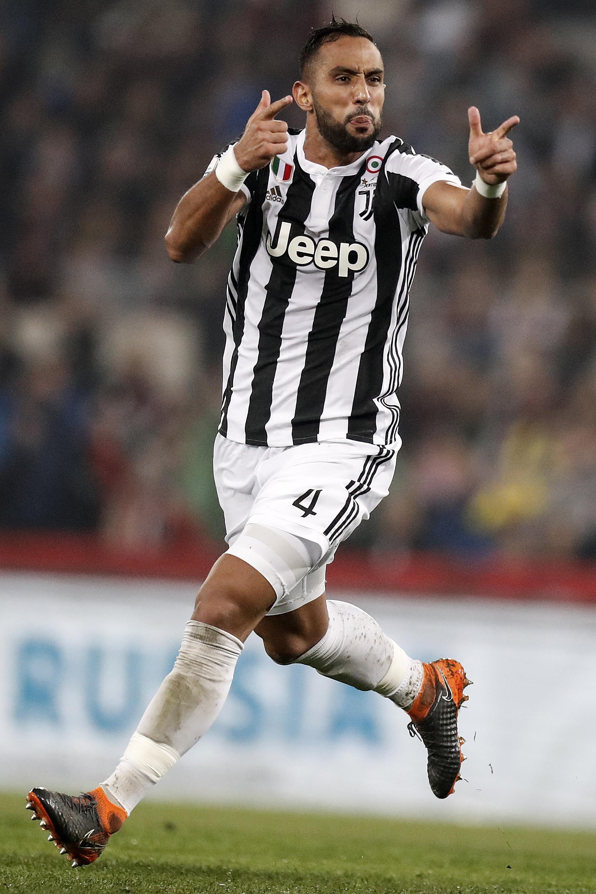 利物浦球员国家队战报：罗伯逊90场里程碑率队进军世界杯（利物浦国脚战报：罗伯逊第90次出场达成里程碑，率苏格兰直通世界杯）